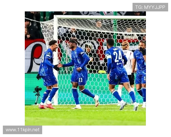 面对切尔西中场对抗：奥纳纳的身体优势体现