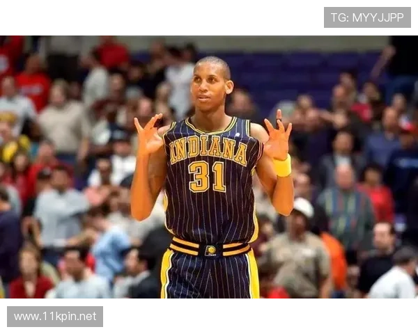 雷吉·米勒精准无球跑动拉开防线 提升关键时刻三分效率