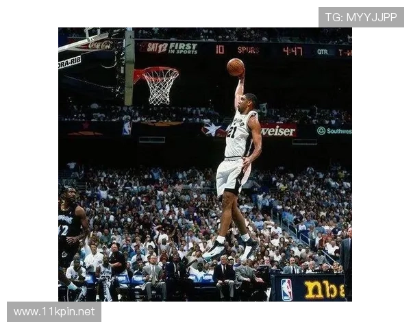 邓肯内线挡拆拉开空间，助力马刺稳定攻防转换效率