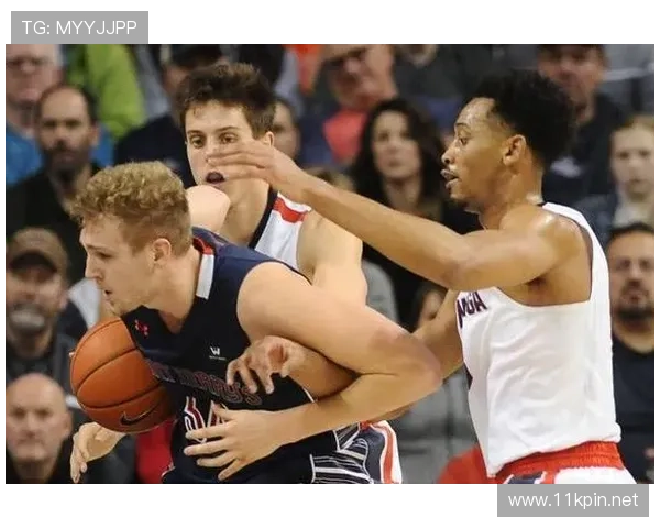 全面解读篮球比赛边线规则中球员出界与球权归属判定标准